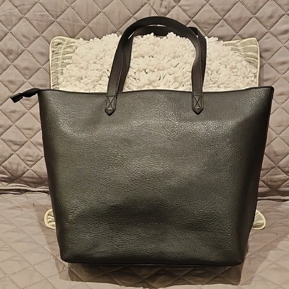 Seven Days Bags Seven Days Elegant Black Pebbled Vegan Leather